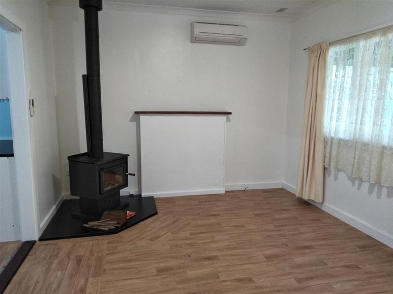 8 Church Street, Dwellingup WA 6213