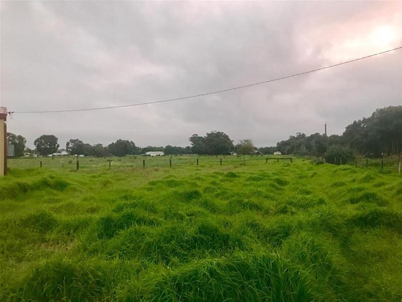 8 James Road, Hamel WA 6215