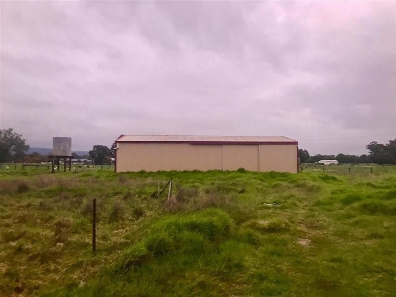 8 James Road, Hamel WA 6215