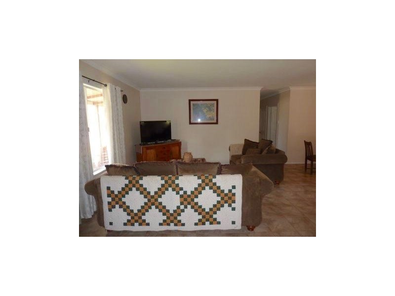 3 Hotham Street, Wandering WA 6308