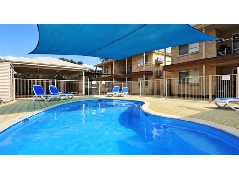 1 Lakes Crescent, South Yunderup WA 6208