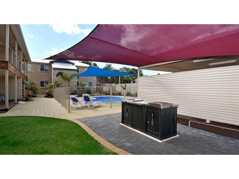 1 Lakes Crescent, South Yunderup WA 6208