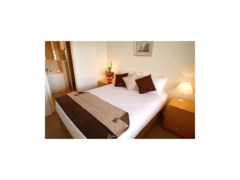 1 Lakes Crescent, South Yunderup WA 6208