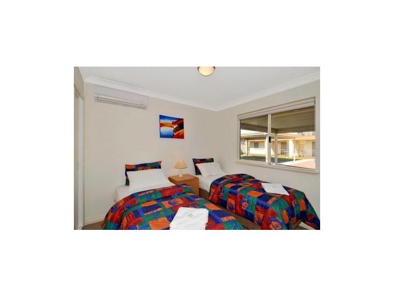 1 Lakes Crescent, South Yunderup WA 6208