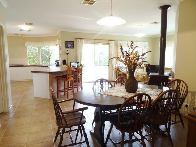 12 Hill Street, Waroona WA 6215