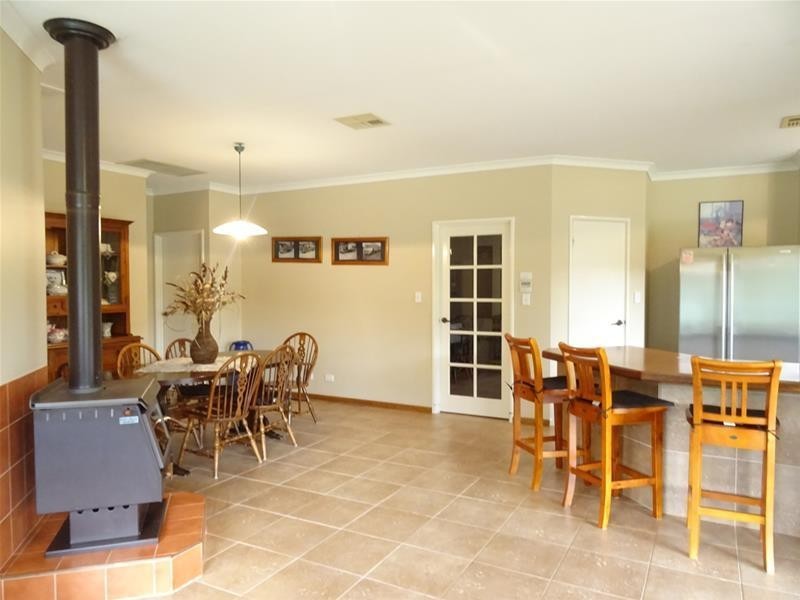 12 Hill Street, Waroona WA 6215