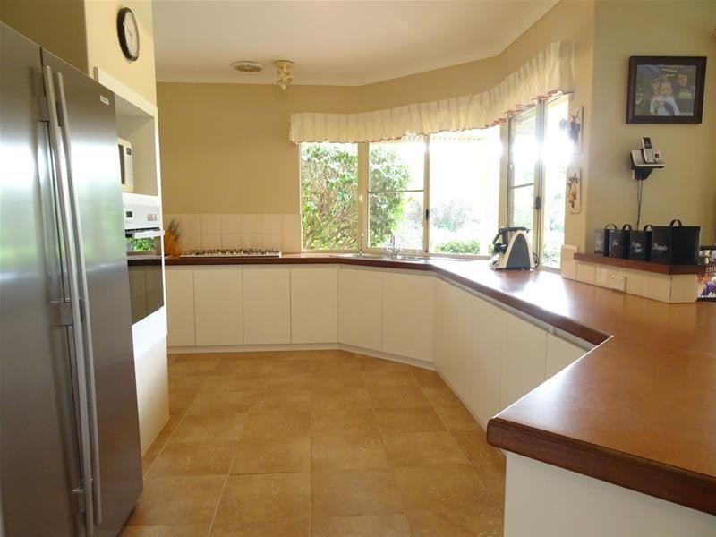 12 Hill Street, Waroona WA 6215