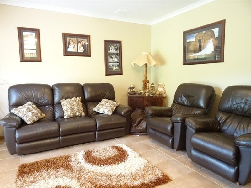 12 Hill Street, Waroona WA 6215