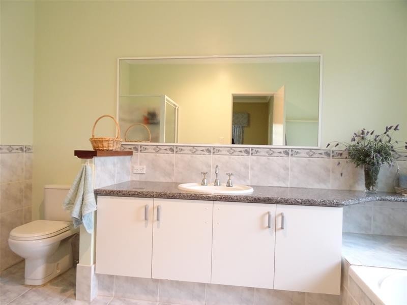 12 Hill Street, Waroona WA 6215