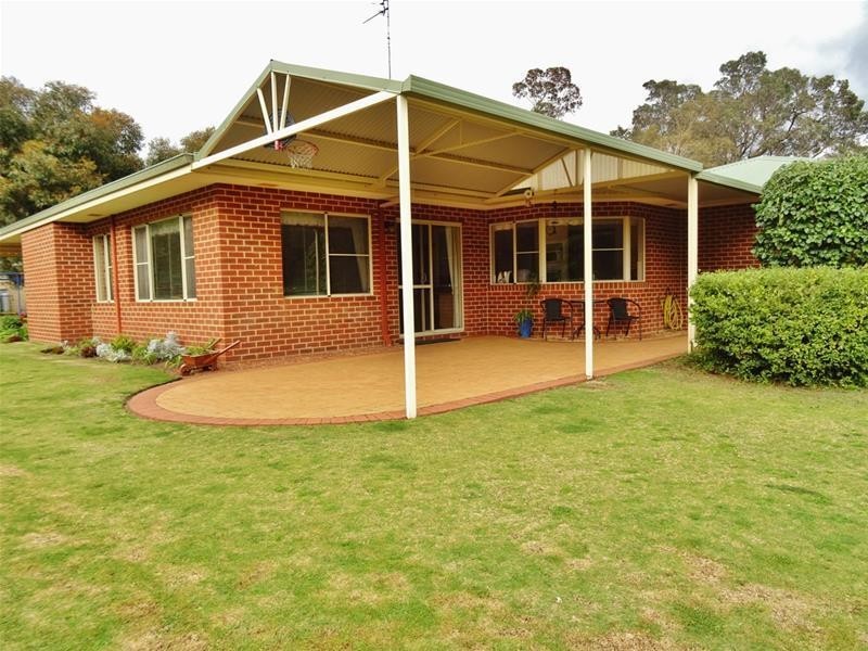 12 Hill Street, Waroona WA 6215