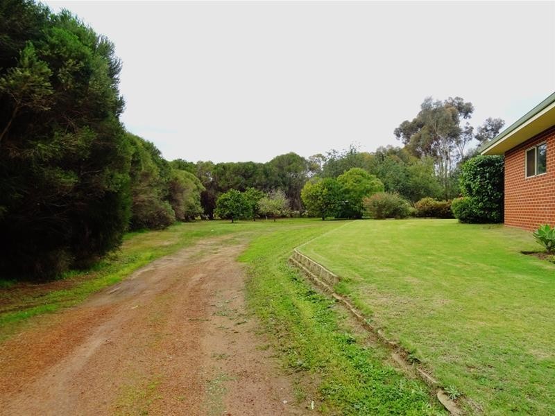 12 Hill Street, Waroona WA 6215