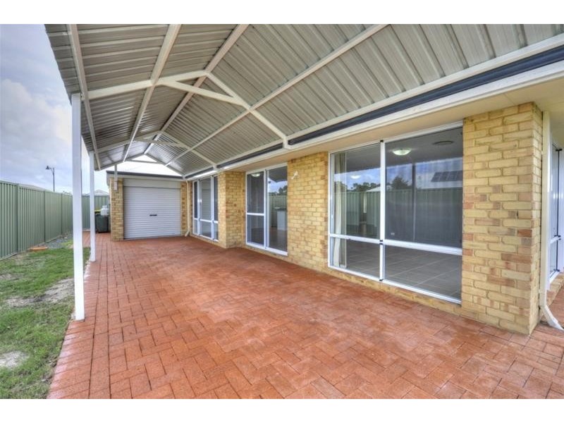 8 Bibbulmun Meander, Ravenswood WA 6208