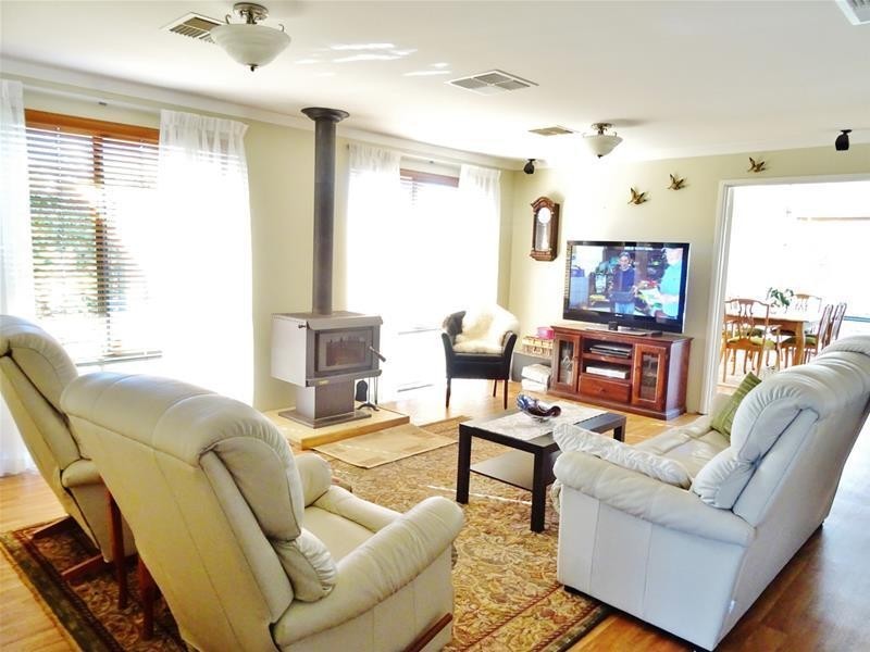 7 McKay Avenue, Waroona WA 6215