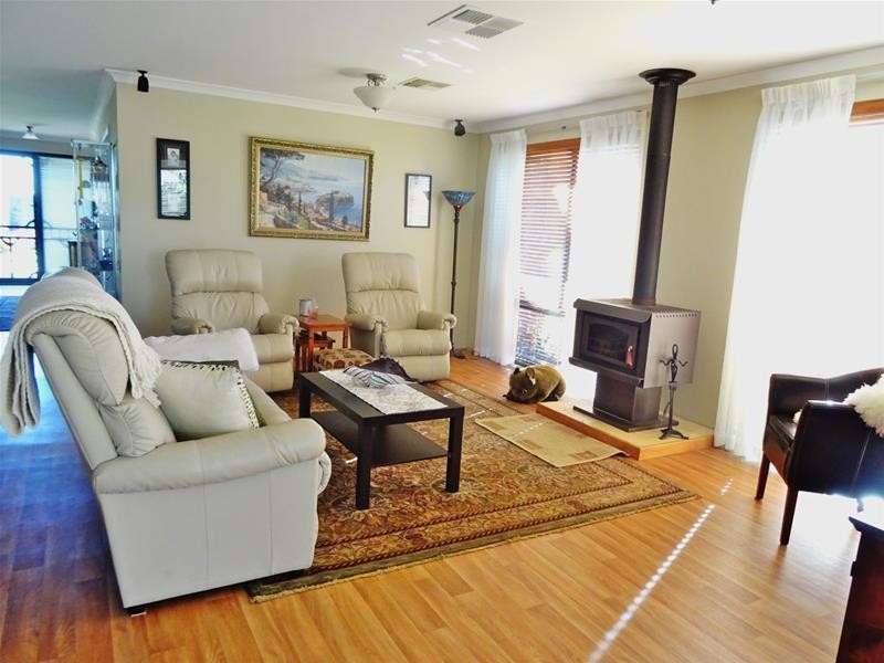 7 McKay Avenue, Waroona WA 6215