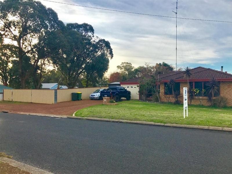 2 Palmerston Street, Waroona WA 6215