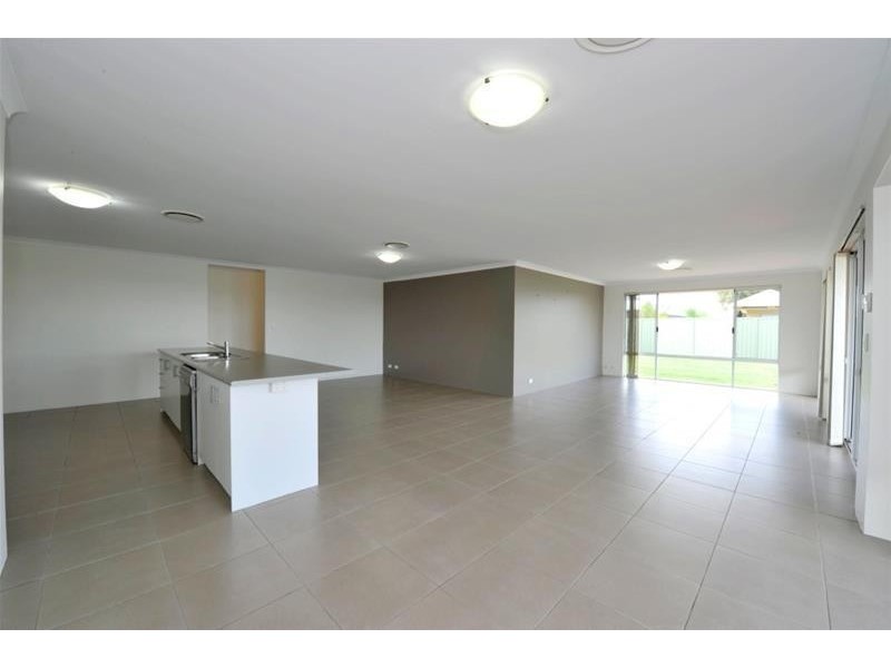 8 Bibbulmun Meander, Ravenswood WA 6208