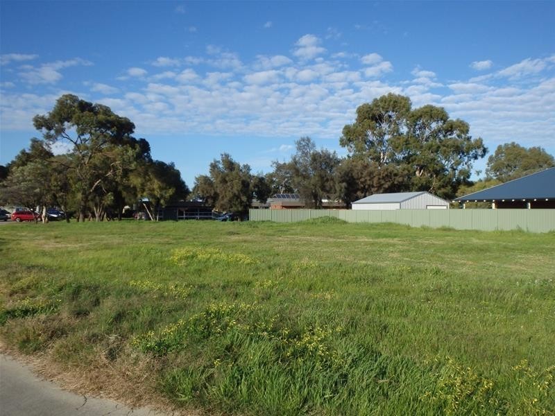 1 Redgum Road, Pinjarra WA 6208