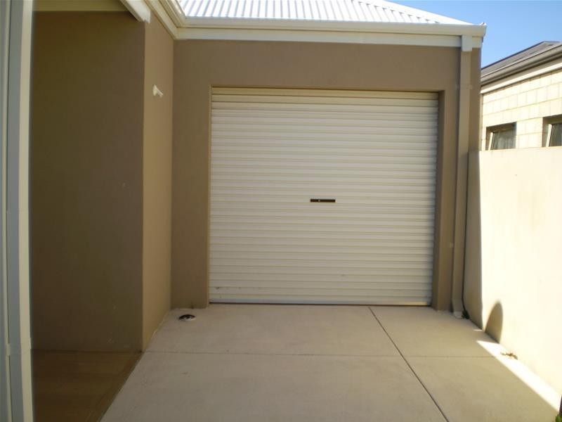 33 Waterlily Drive, Dudley Park WA 6210