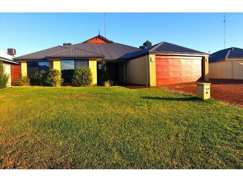 9 McKay Avenue, Waroona WA 6215