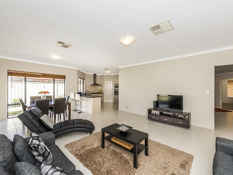 12 Hamlet Pass, Pinjarra WA 6208