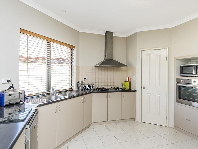 12 Hamlet Pass, Pinjarra WA 6208