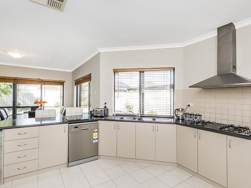 12 Hamlet Pass, Pinjarra WA 6208