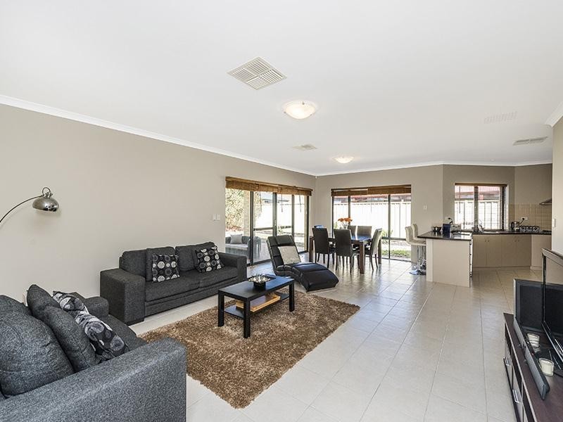 12 Hamlet Pass, Pinjarra WA 6208