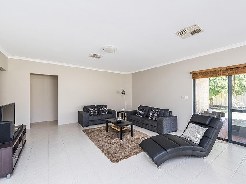 12 Hamlet Pass, Pinjarra WA 6208