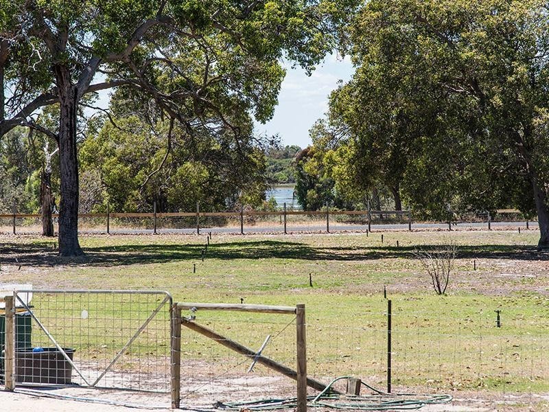 231 Birch Drive, Birchmont WA 6214