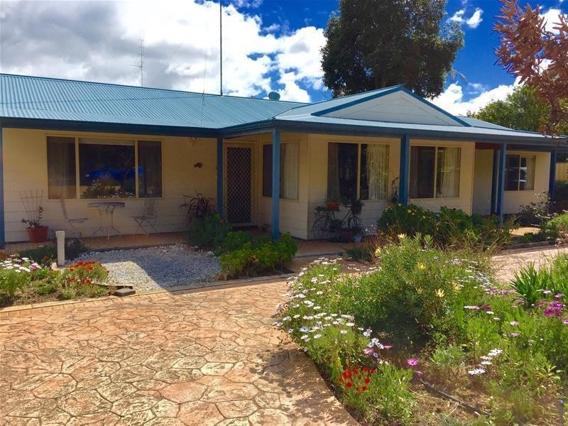 91 Hill Street, Waroona WA 6215