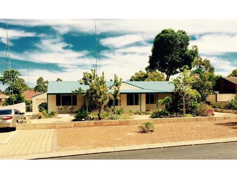 91 Hill Street, Waroona WA 6215