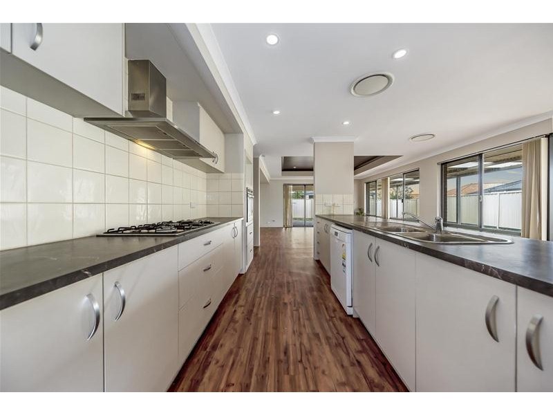 4 Hamlet Pass, Pinjarra WA 6208