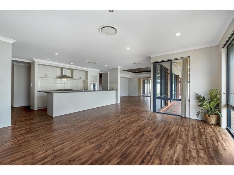 4 Hamlet Pass, Pinjarra WA 6208