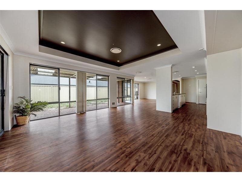 4 Hamlet Pass, Pinjarra WA 6208