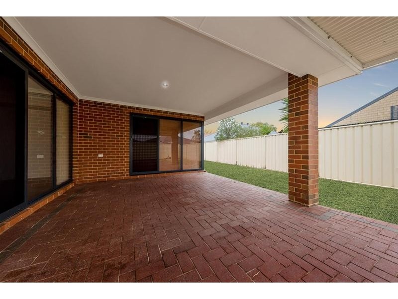 4 Hamlet Pass, Pinjarra WA 6208