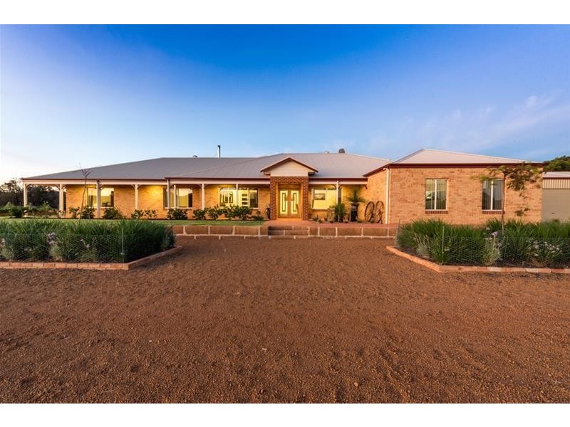 137 Twin Bridges Place, Boddington WA 6390