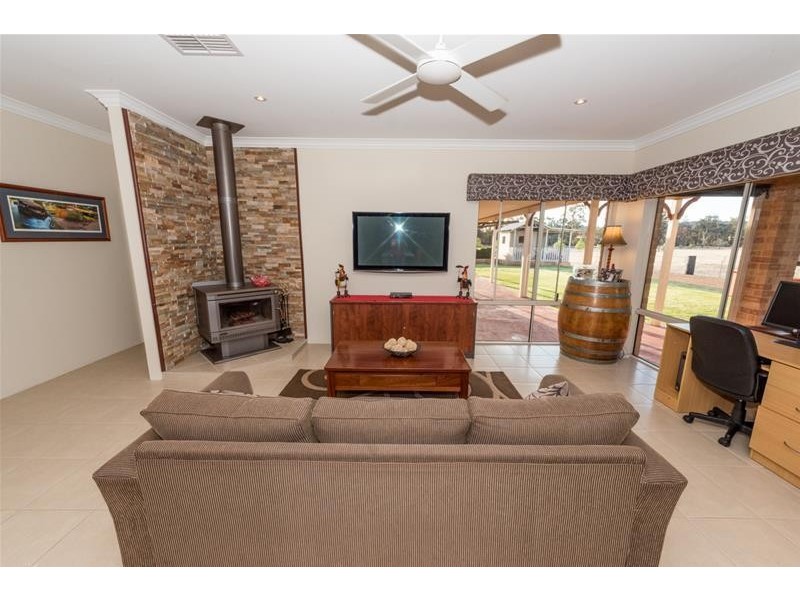 137 Twin Bridges Place, Boddington WA 6390