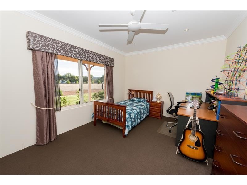137 Twin Bridges Place, Boddington WA 6390