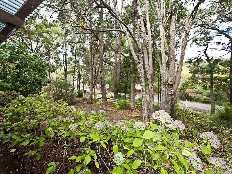 211 Holyoake Road, Dwellingup WA 6213