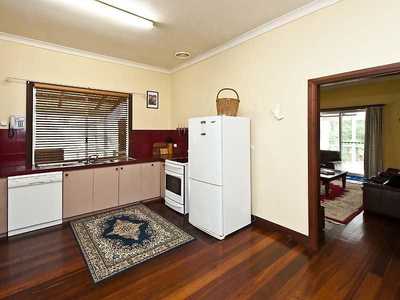 211 Holyoake Road, Dwellingup WA 6213