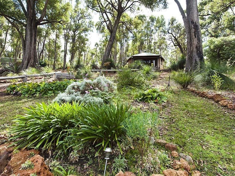 211 Holyoake Road, Dwellingup WA 6213