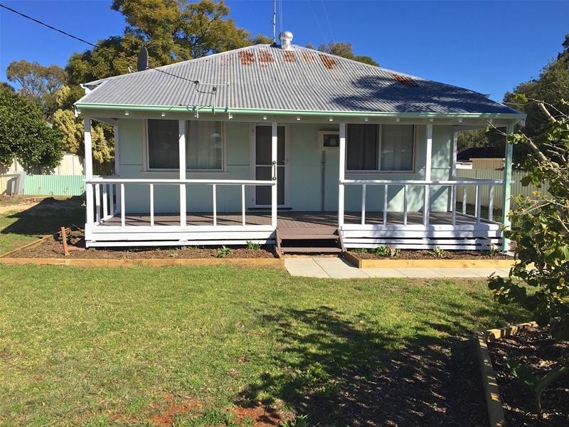 1 Fitzpatrick Place, Waroona WA 6215