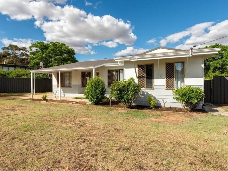 6 Dowsett Street, Wandering WA 6308