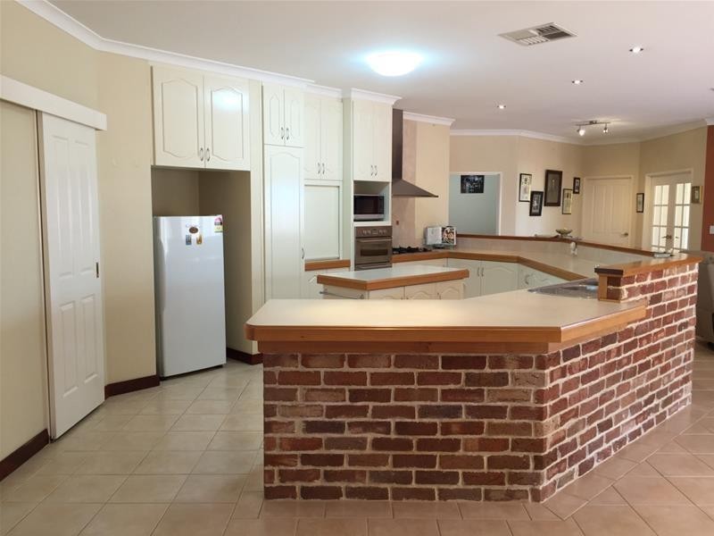 13 McKay Avenue, Waroona WA 6215