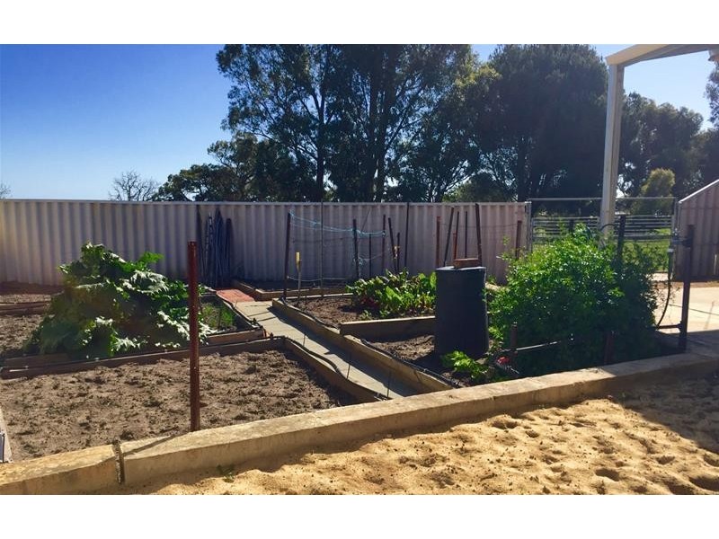13 McKay Avenue, Waroona WA 6215
