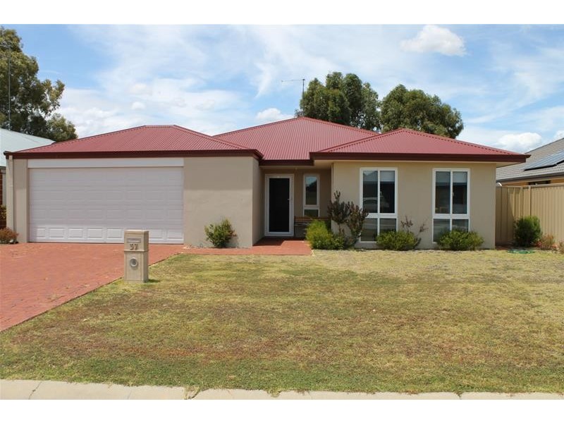 37 Greenacre Street, Pinjarra WA 6208