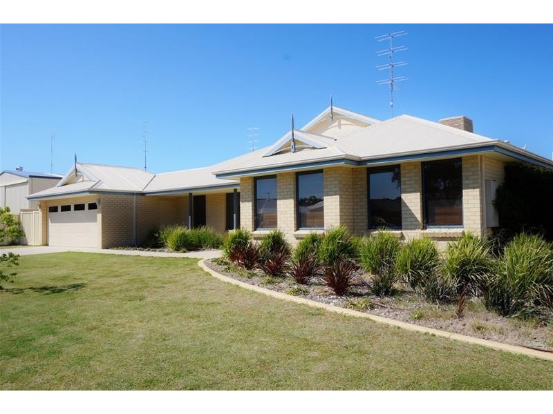 15 Elliot Street, Waroona WA 6215