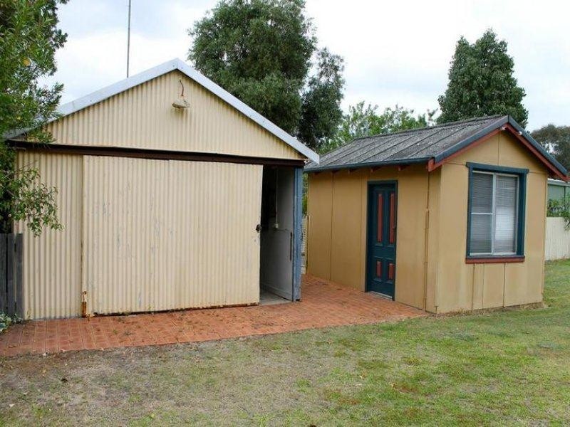 96 BANKSIA Terrace, South Yunderup WA 6208