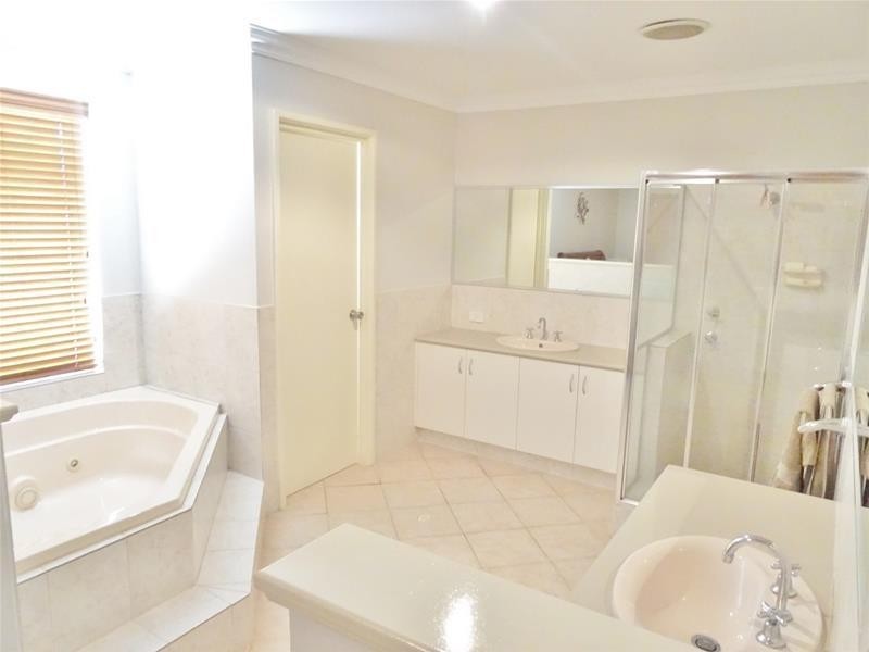 76 Hill Street, Waroona WA 6215