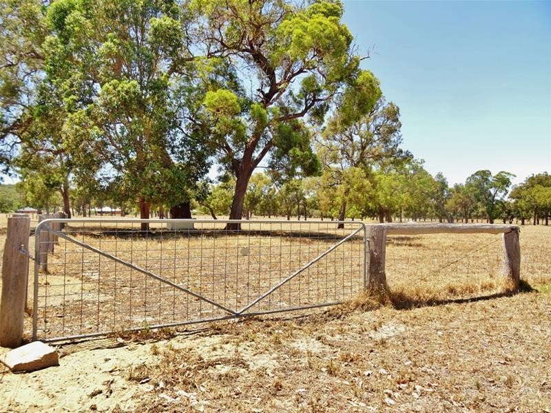 76 Hill Street, Waroona WA 6215